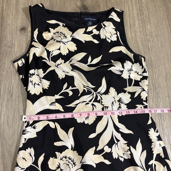 Ann Taylor 100% Silk Black Cream Floral Sleeveless Dress Sz 8 Classic Preppy - Picture 7 of 8